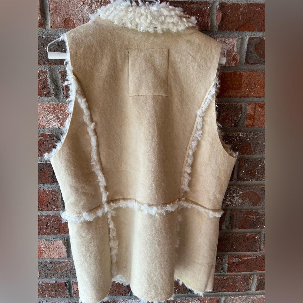 Hollister Faux Suede Shearling Vest - Medium (NWT) - Picture 2 of 5